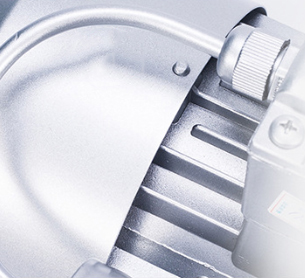 專業技術人員對機電進行處理